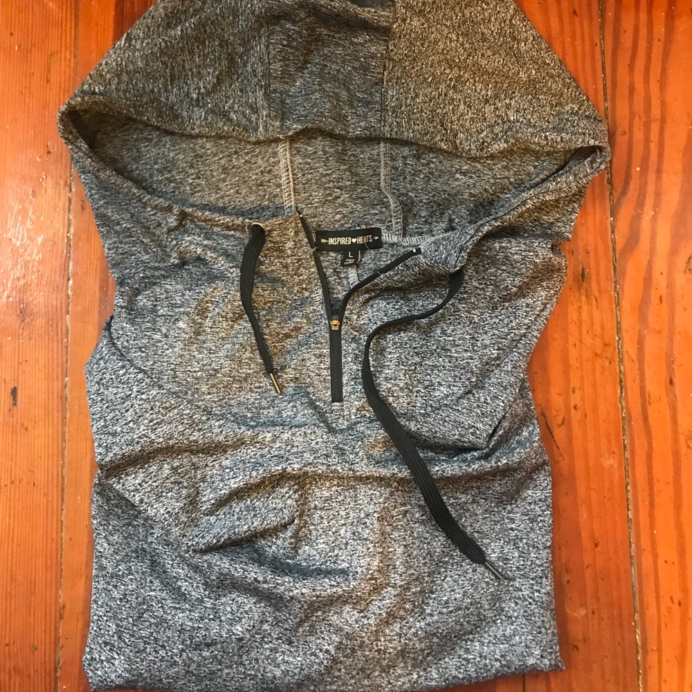 Large. Comfy athletic hoodie. Like new.